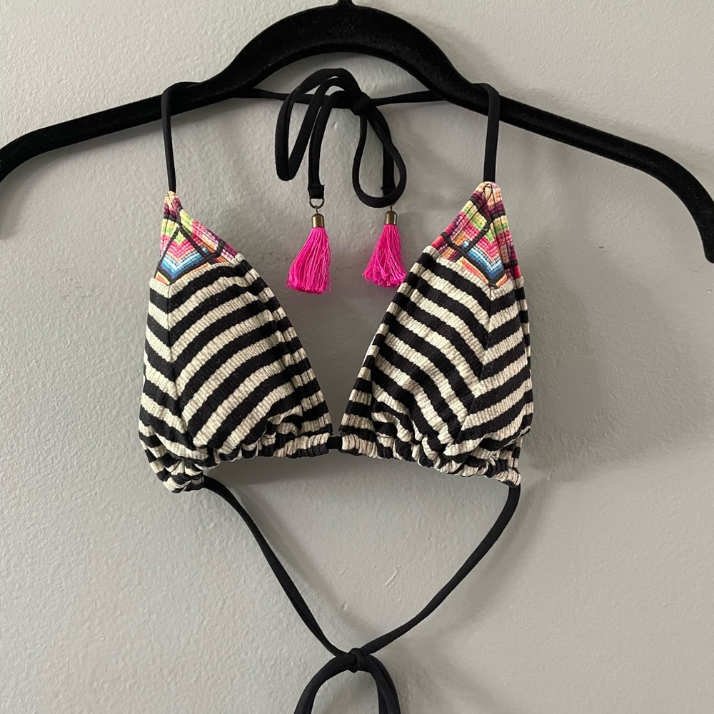 Used excellent condition-Billabong bikini top size large
